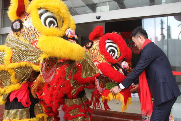 千秋偉業(yè)添錦繡 萬里鵬程展宏圖 —— 常青樹舞獅獻瑞賀新春，歡天喜地迎開工！